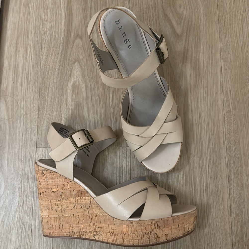 Hinge cork wedges